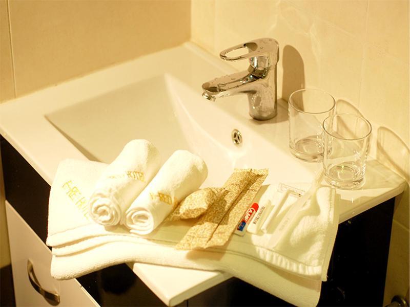 בוקיט מרטג'אם Ernes Hotel Bayu Mutiara מראה חיצוני תמונה